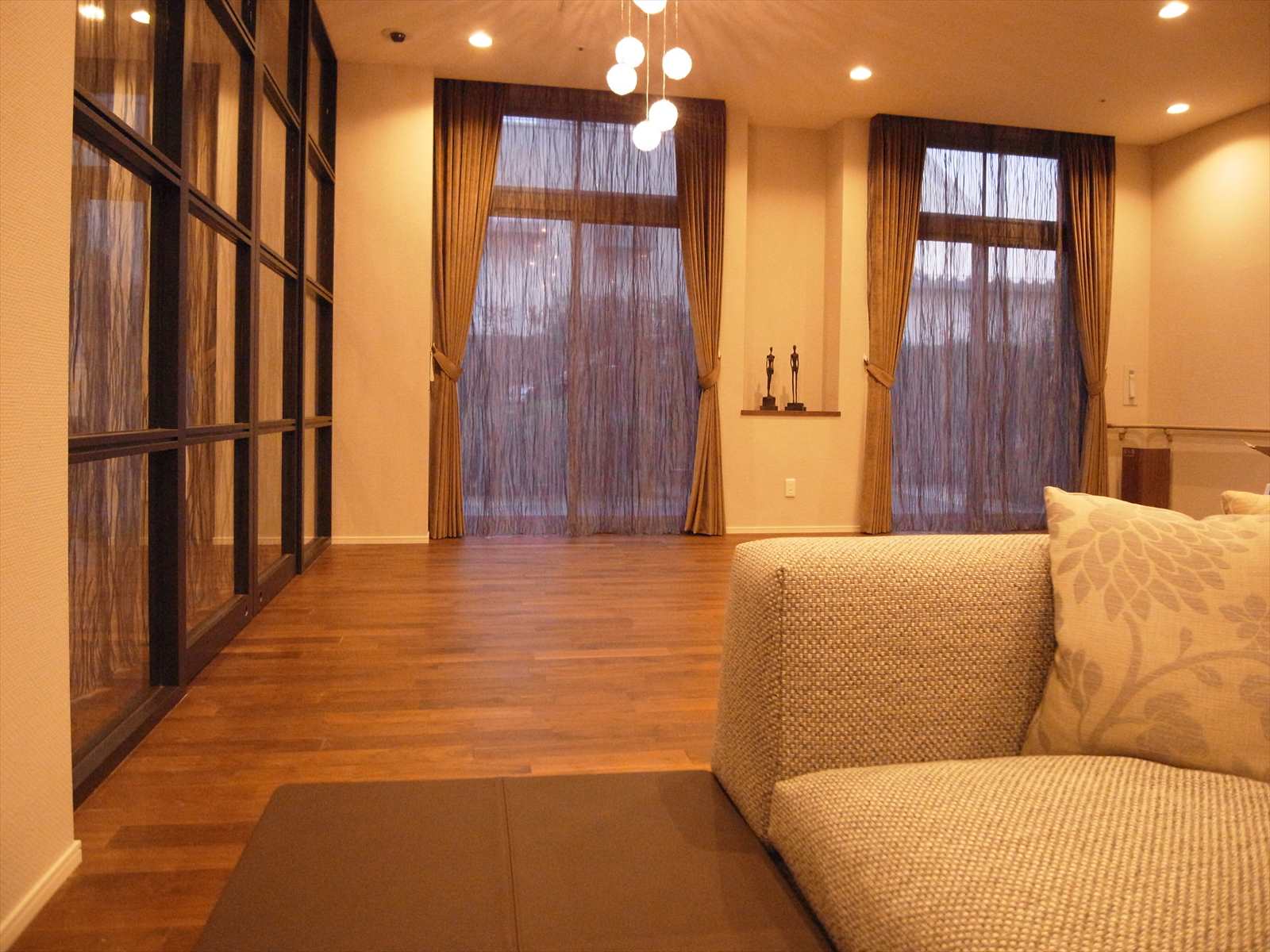 施設　病院｜バウマン｜レースの裾について