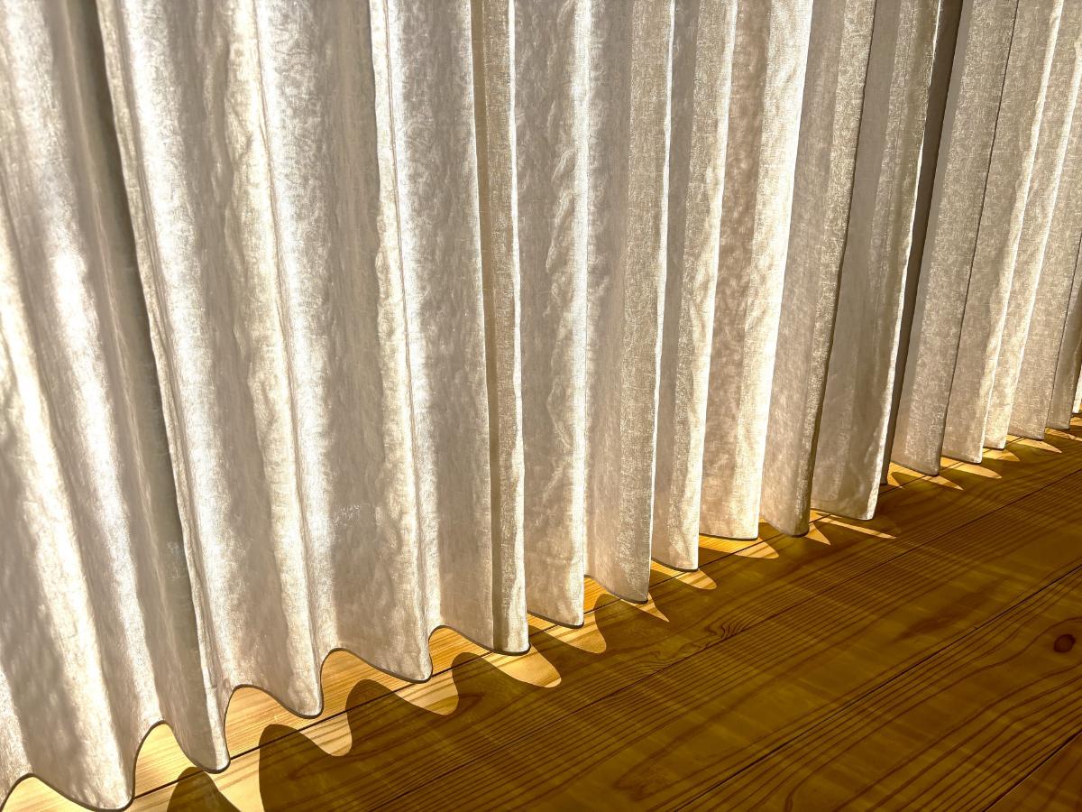 オーダーカーテンの輸入で失敗しない選び方！生地・設置の完全ガイド