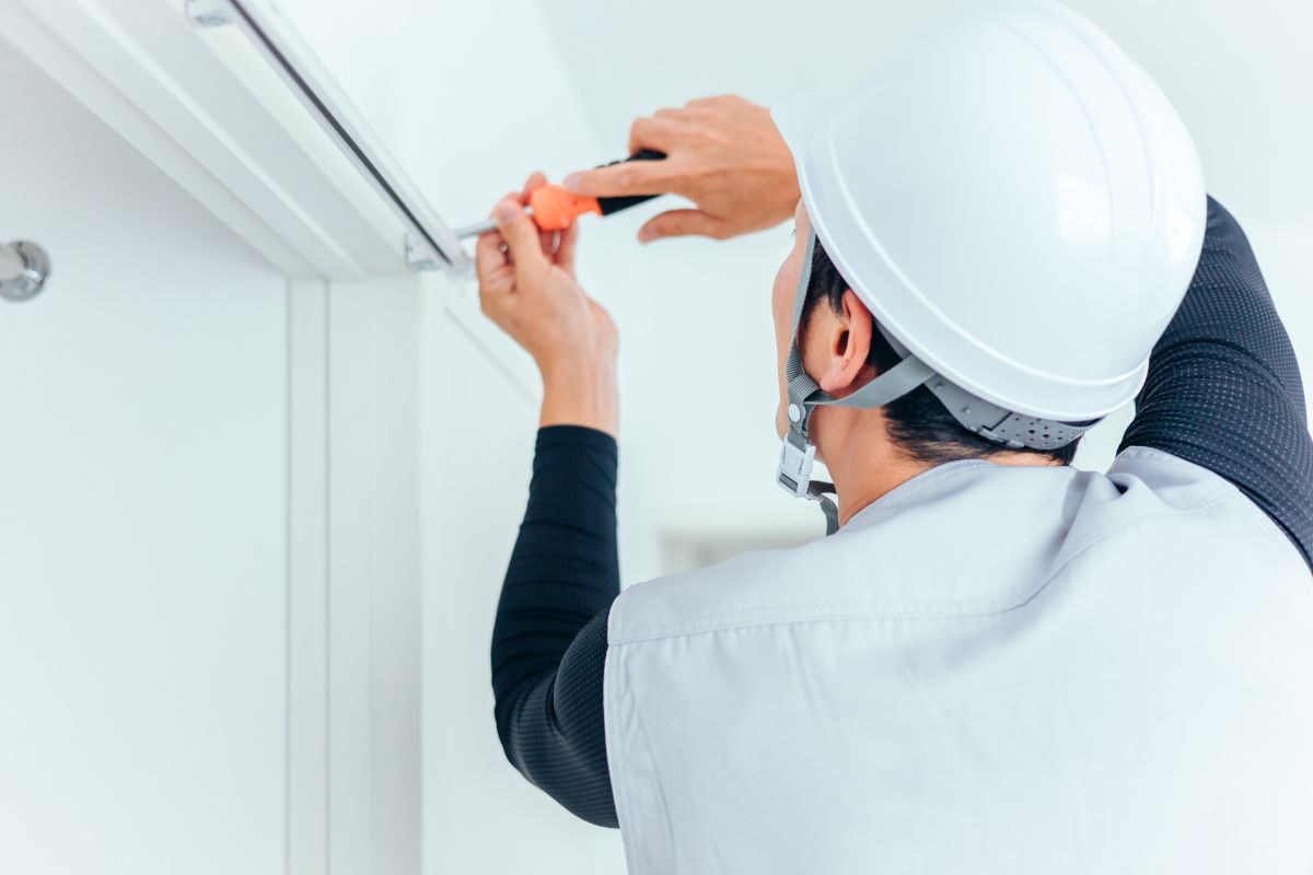 カーテンレールの取り付け方ガイド！業者選びのポイントや取り付ける際の注意点