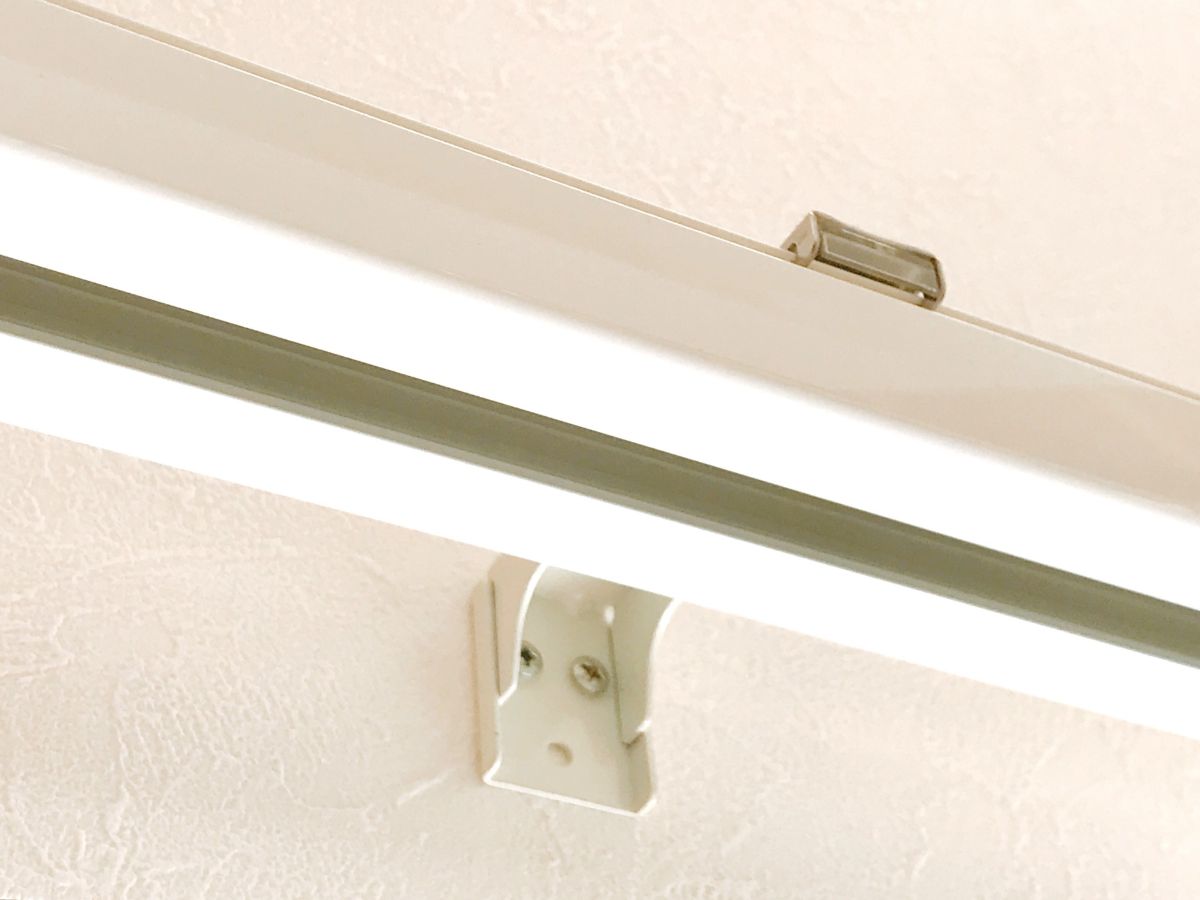 カーテンレールとブラインドの選び方！賃貸向け取り付け方法とデザインのコツ