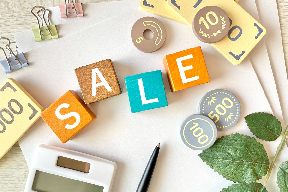 オーダーカーテンを少しでも安く手に入れるには！値引きの活用法やカーテン購入のタイミングを解説