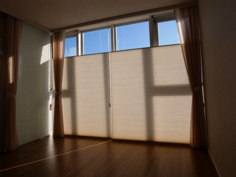 デュエットシェード効果｜夏は断熱　冬は保温