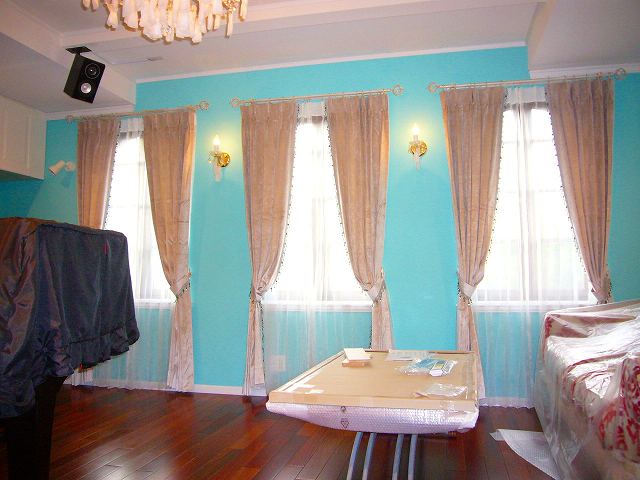 ピアノ室　吸音カーテン｜ベルベット｜スワッグ　カスケード