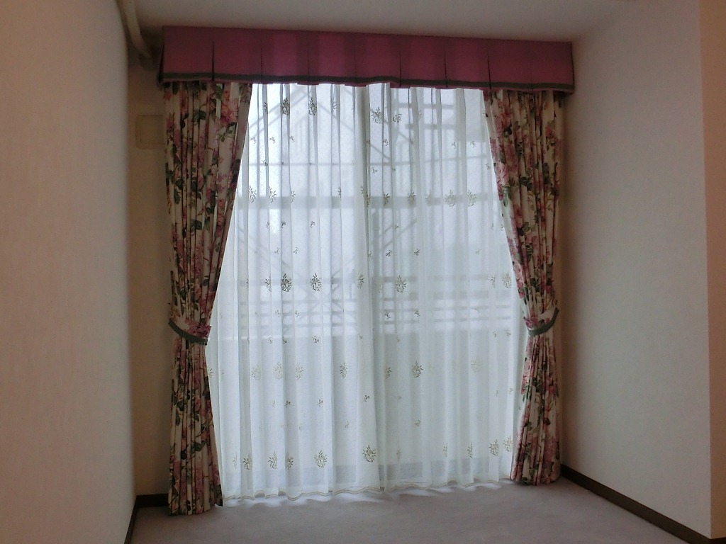 英国インテリア　サンダーソン｜ローズカーテン｜プリーツバランス｜フリルタッセル