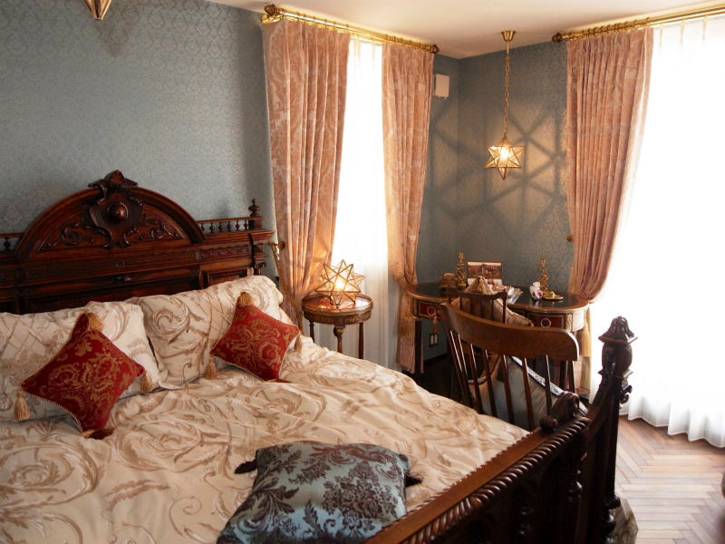 イタリアンクラシック｜イギリスタッセル｜寝室カーテン｜ダマスク｜光沢感　カーテン