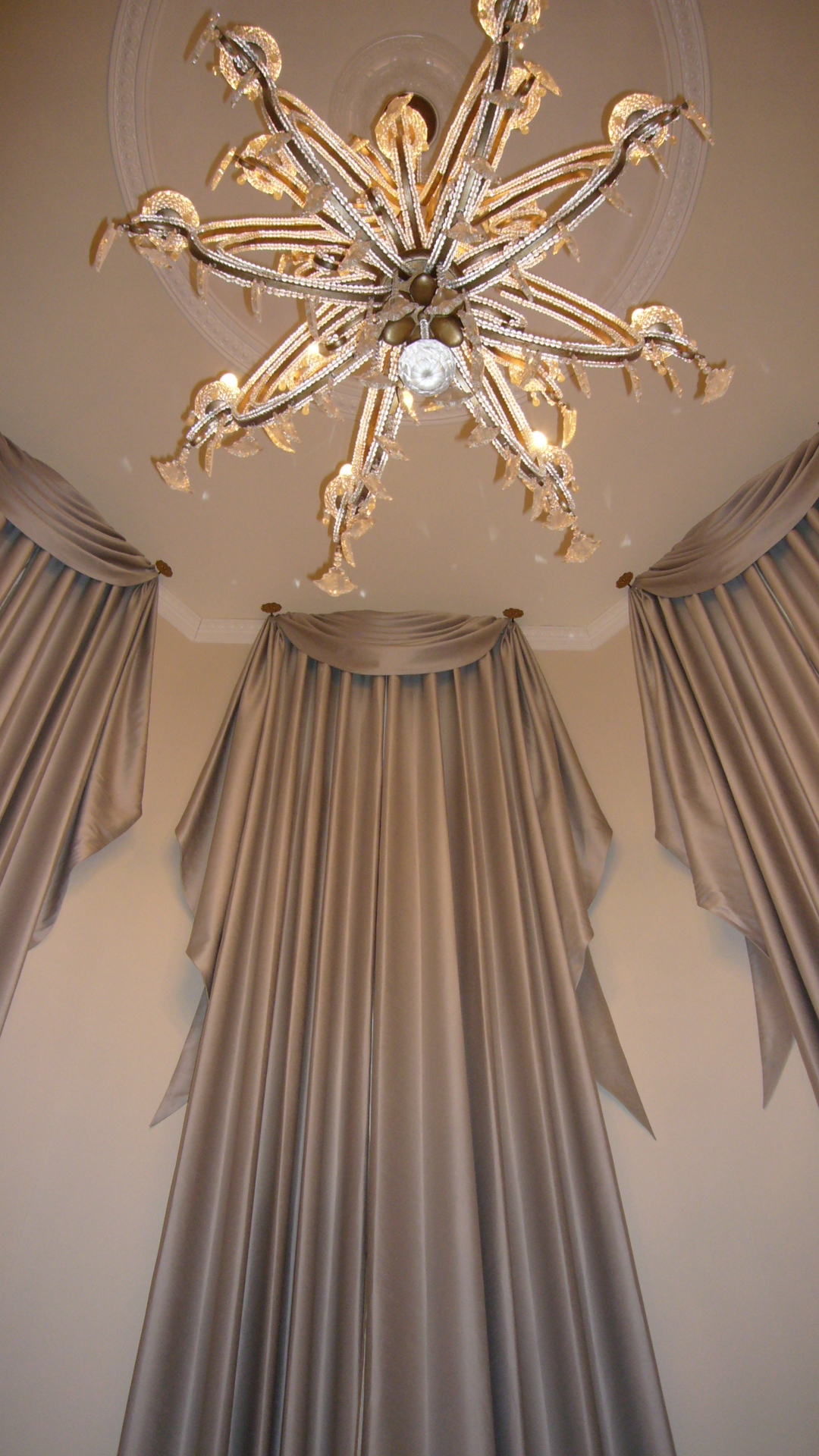 オーダーカーテンの王道｜スワッグ＆バランス