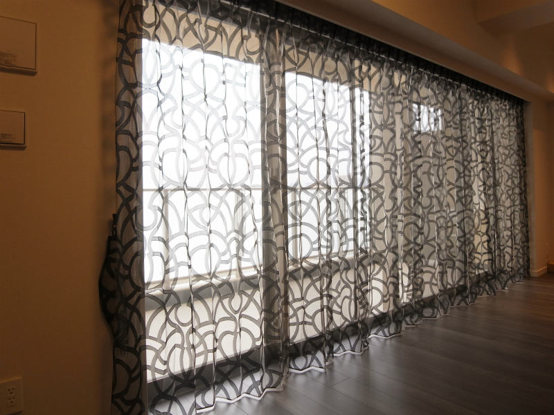 フィスバ　柄の大きなデザイン｜クリエーションバウマン｜モーヴカラー｜サイレントグリス