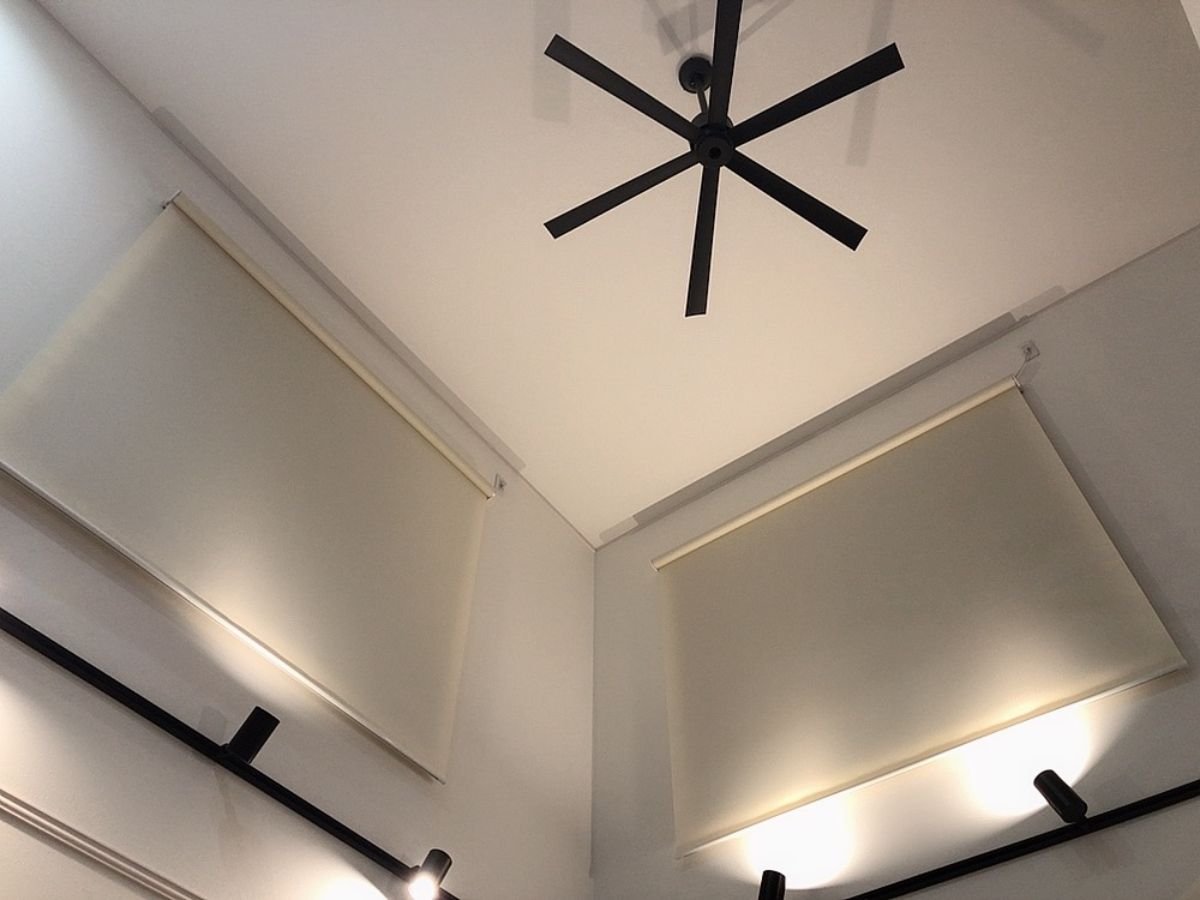 ロールカーテンのオーダーガイド！寝室や小窓に最適な機能とサイズ選び